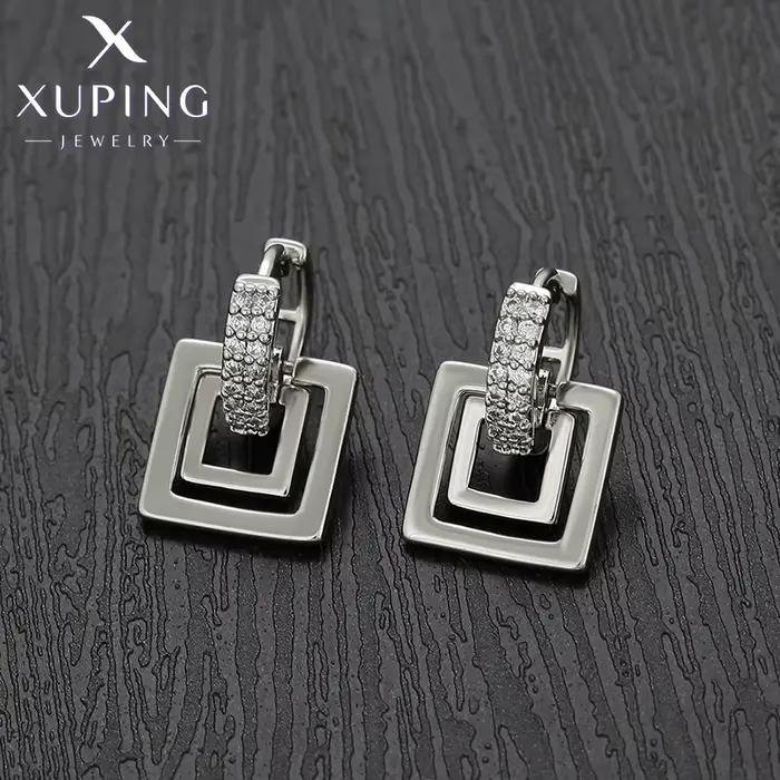 Boucles d'oreilles créoles élégantes en alliage de cuivre pour femmes, style classique, finition plaquée rhodium, idéal pour toutes occasions spéciales