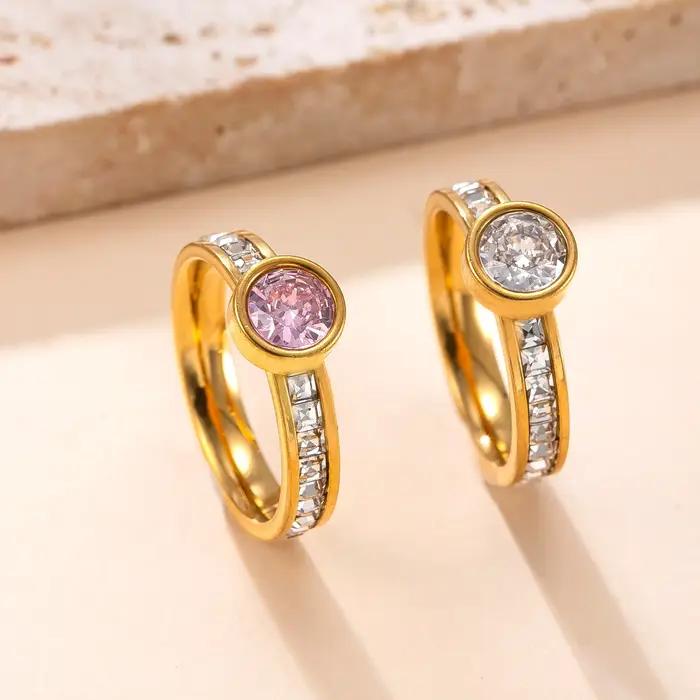 Bague ronde brillante en acier inoxydable sertie de zirconium blanc pour femmes, alliance de mariage élégante à offrir pour diverses occasions