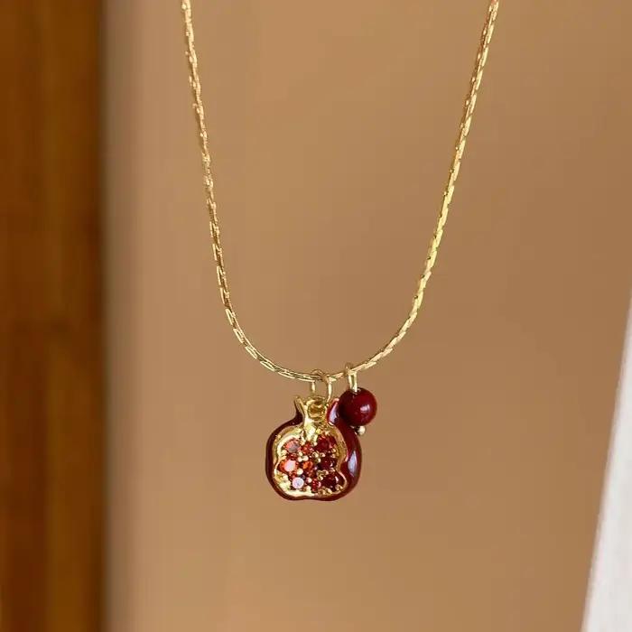 Collier pendentif grenade rouge avec breloque fruit mignon chaîne de clavicule bijou cadeau pour femme occasions spéciales
