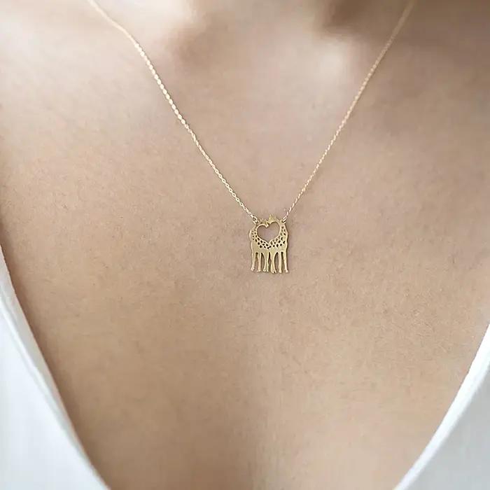 Collier en acier inoxydable avec pendentif animal de compagnie girafe et cœur pour femmes occasions spéciales
