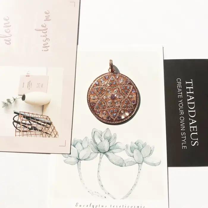 Pendentif fleur, ornement