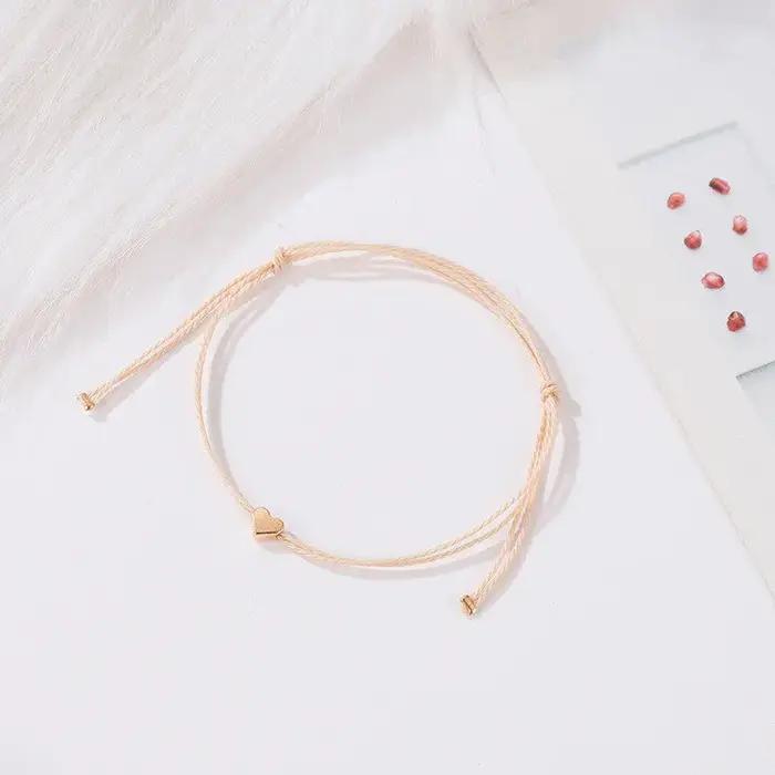 Bracelet en corde dorée avec pendentif cœur réglable pour femmes style bohème bijoux à la mode pour toutes les occasions