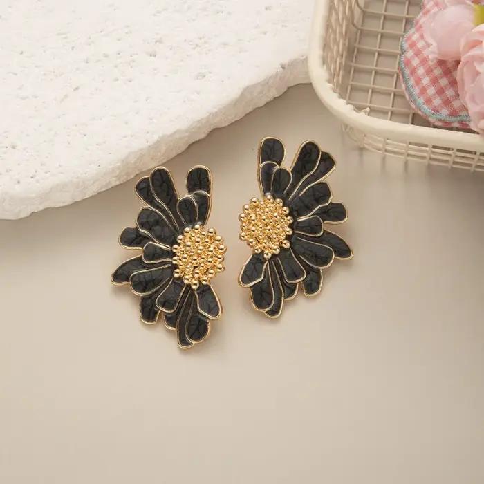 Boucles d'oreilles pétales en métal de couleur rose blanc pour femmes personnalité mode fleur