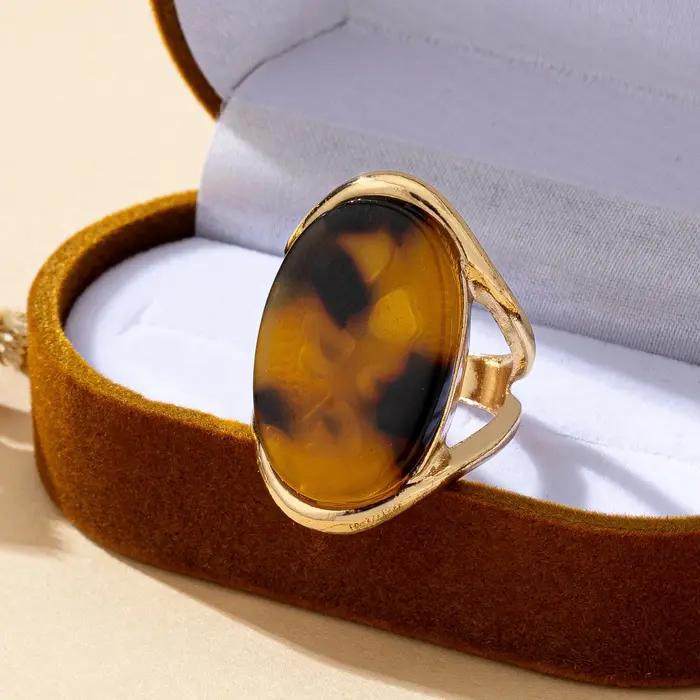 Une bague pour femme