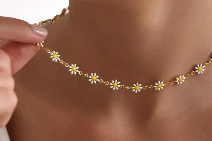 Bijoux d'été, collier de fleurs blanches et colorées pour femmes