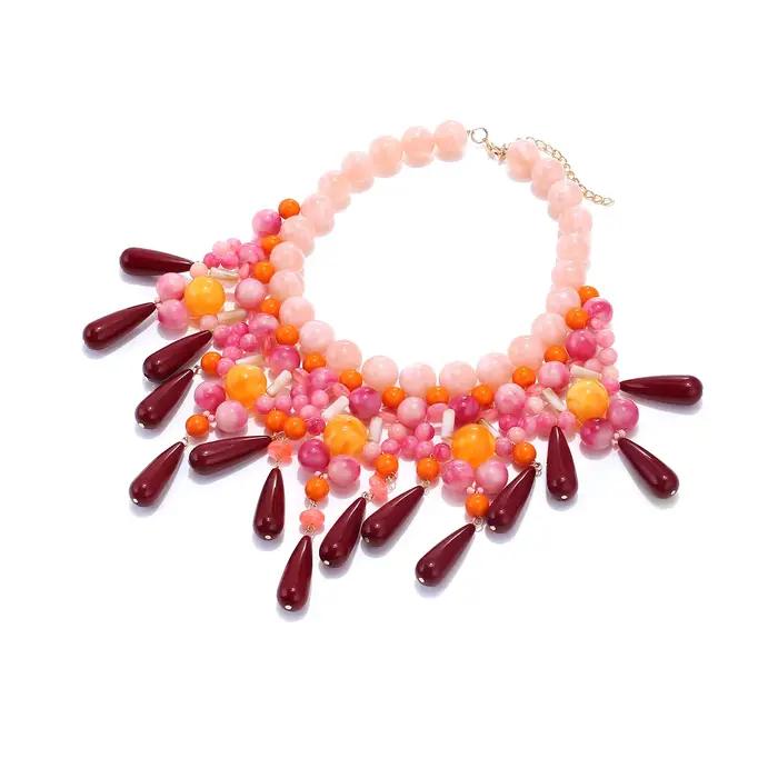 Collier ras du cou coloré en résine perlée pour femme