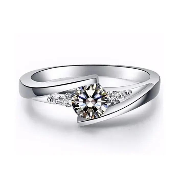 Bague carrée en acier inoxydable plaqué argent sertie de zirconium blanc pour femmes occasions spéciales anniversaires mariage