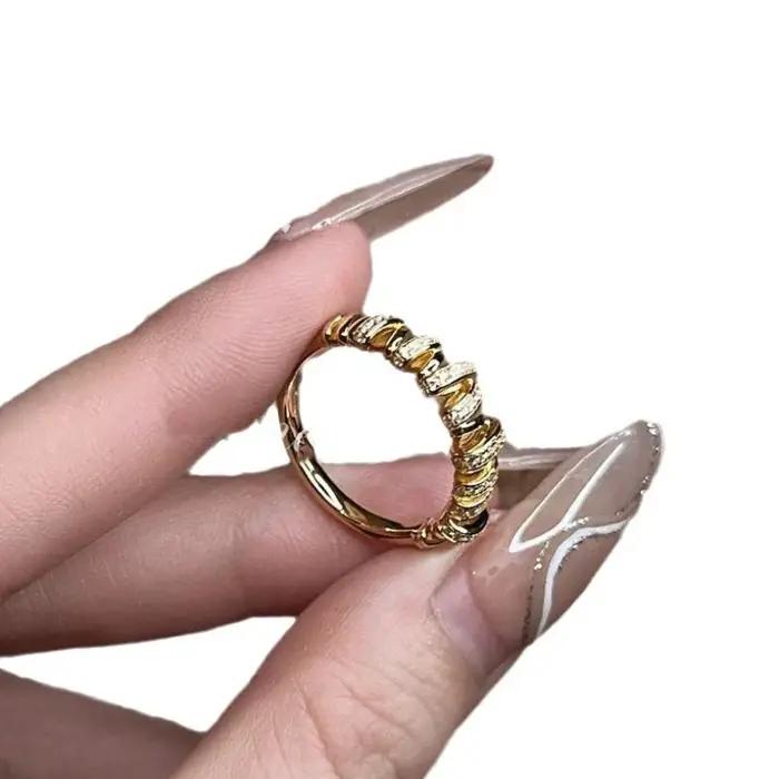 Bague torsadée en diamant pour femmes