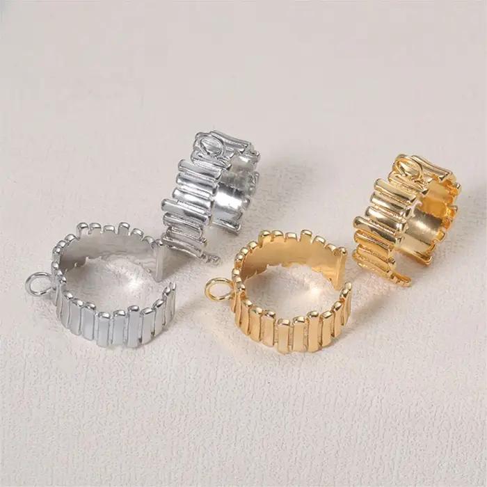 1 pièce Bagues plaquées or 18 carats avec apprêts en boucle