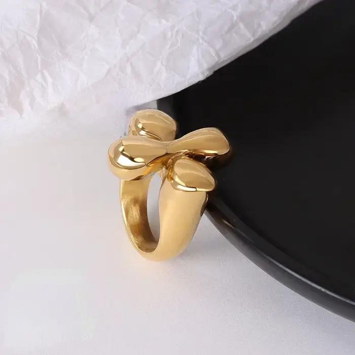 Bague en alliage de zinc avec forme géométrique pour femmes, design vintage et moderne, bijou de fête et tenue élégante, cadeau idéal pour les occasions spéciales