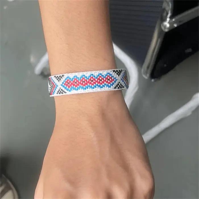 Bracelet d'amitié tissé manuel ensemble de 12 pièces ajustables pour enfants filles et hommes cadeau amical ocassions spéciales coton ajustable entretien facile