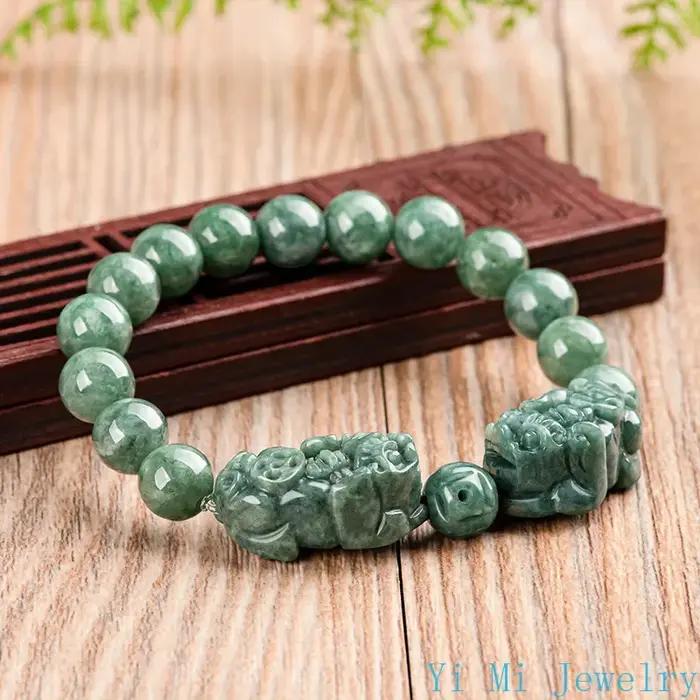 Bijou en jadéite naturelle sculptée pour femme