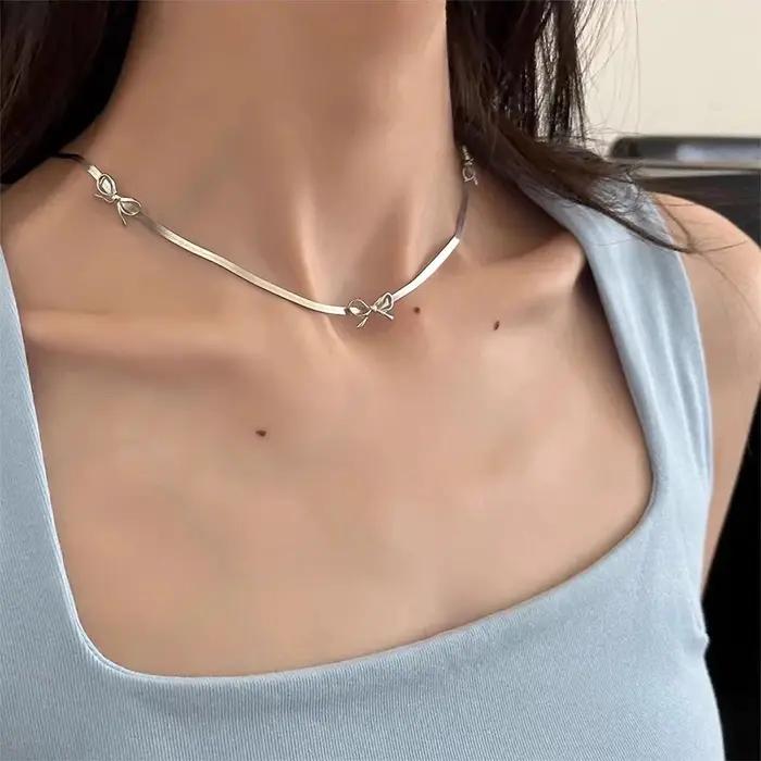 Collier à nœud minimaliste en argent sterling 925
