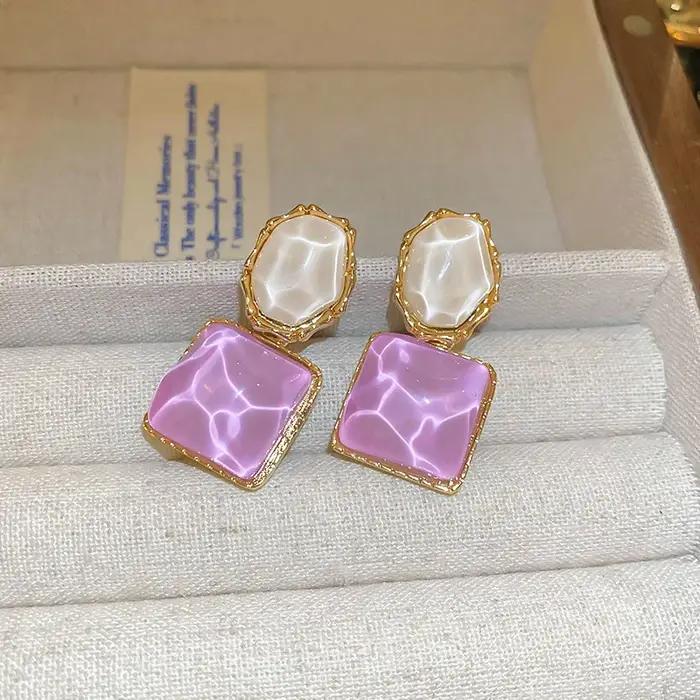 Couleur pourpre femmes boucles d'oreilles pendantes petites