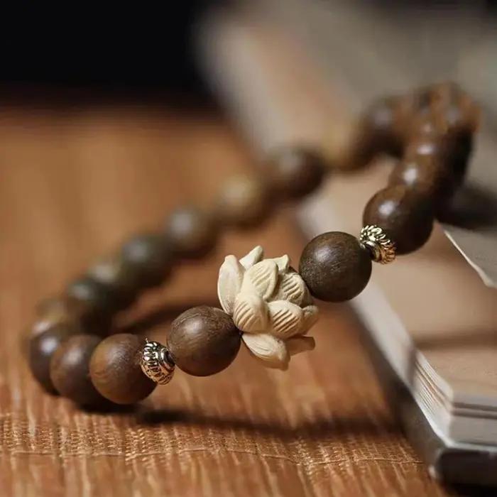 Bracelet Mala de prière en bois de santal avec perles de bois de pêche et de lotus pour homme et femme occasions spirituelles et quotidiennes