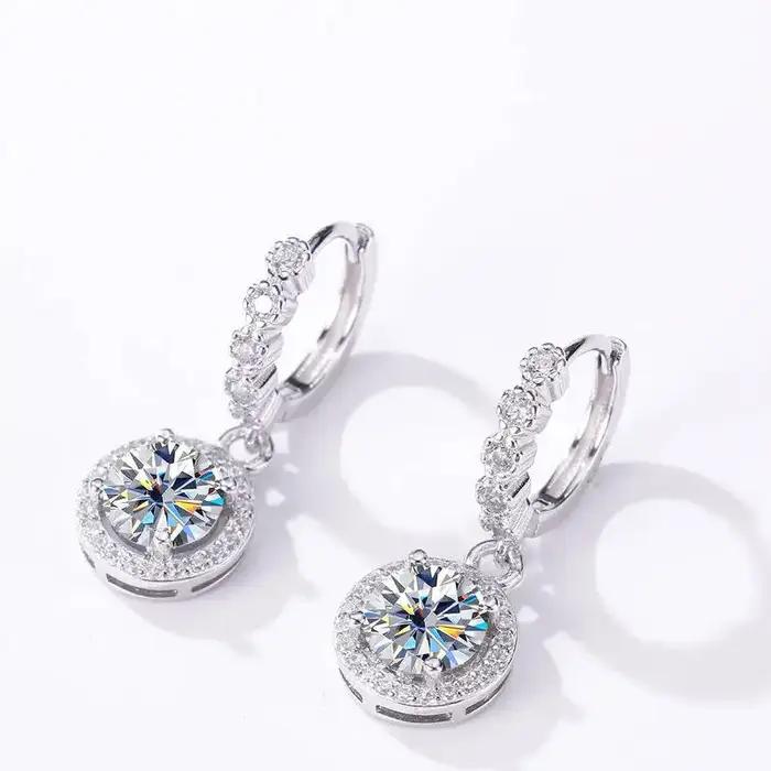 Boucles d'oreilles rondes classiques en Moissanite couleur