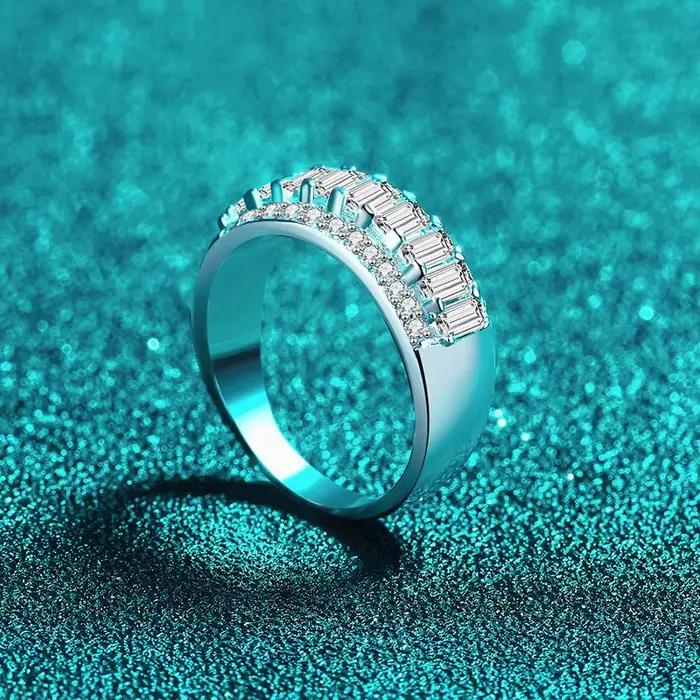 Bague en moissanite sterling argent pour femmes, coupe émeraude, certifiée VVS1, pour occasions spéciales, cadeau de fiançailles, anniversaires, mariage