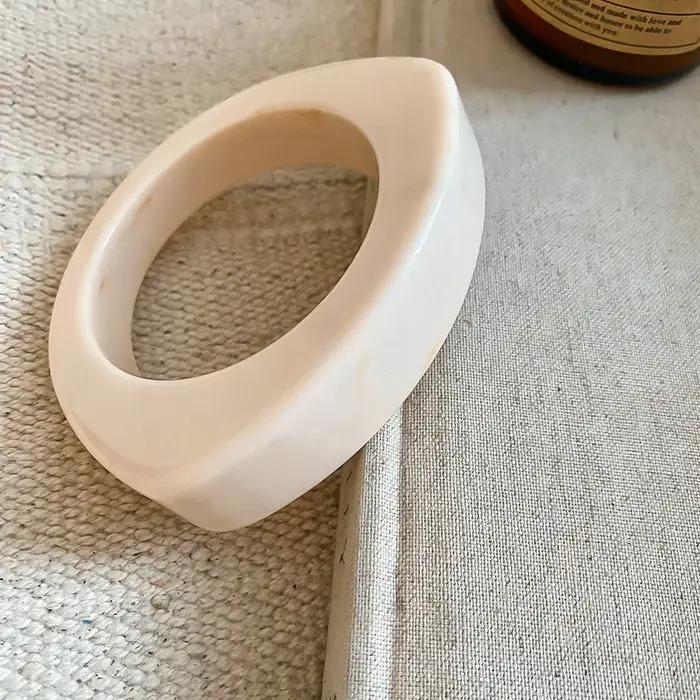 Bracelet rond irrégulier géométrique en résine européenne et américaine pour femmes