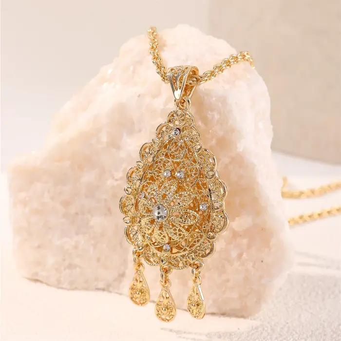 Collier de fleurs incrustées en forme de goutte d'eau pour femme