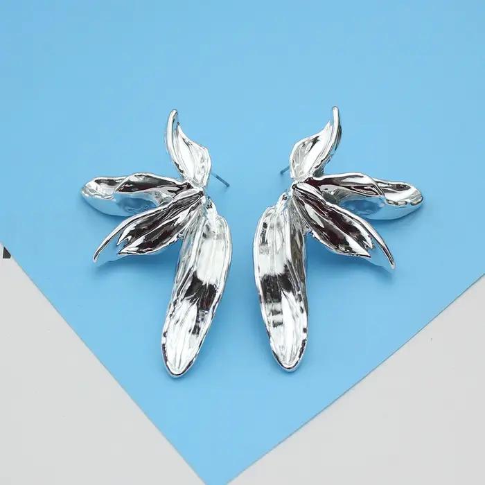Boucles d'oreilles en forme de pétale de fleur dorée pour femmes, bijoux créatifs, cadeau pour filles, bijoux dorés pour femmes, bijoux pendants pour femmes, bijoux modernes pour femmes