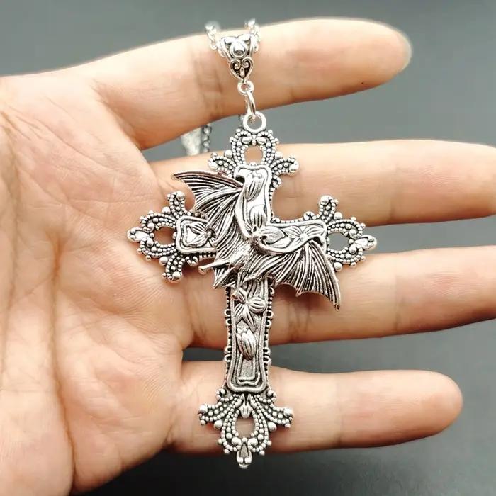 Grand collier croix chauve-souris pendentif filigrane florale style gothique vintage victorien super cadeau pour son amulette de protection