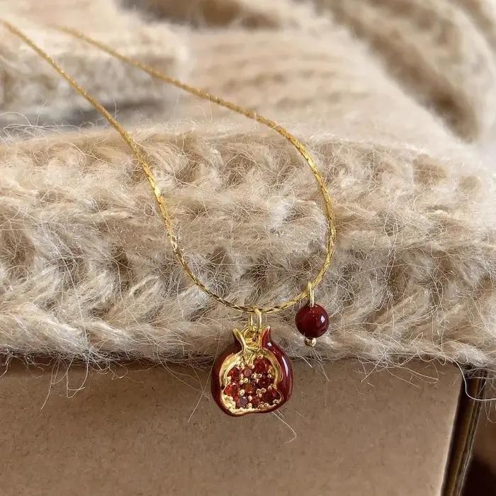 Collier pendentif grenade rouge avec breloque fruit mignon chaîne de clavicule bijou cadeau pour femme occasions spéciales