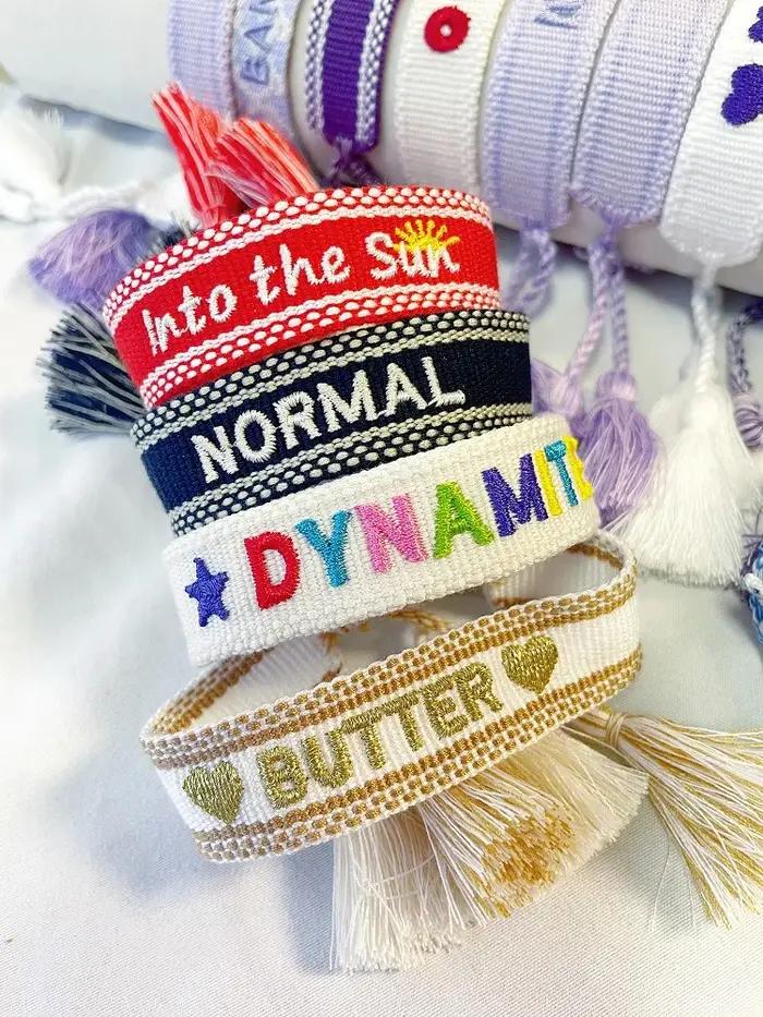 Bracelet tissé à la main avec des chansons populaires