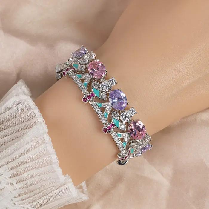Bracelet à fermoir géométrique en zircon rose pour femme accessoire de mode chic et moderne polyvalent pour diverses occasions et styles