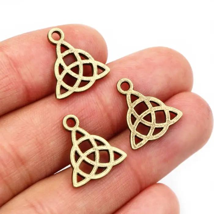 Pendentifs en alliage de zinc plaqué or bronze symboles triangulaires vintage pour bracelet collier femme occassions spéciales