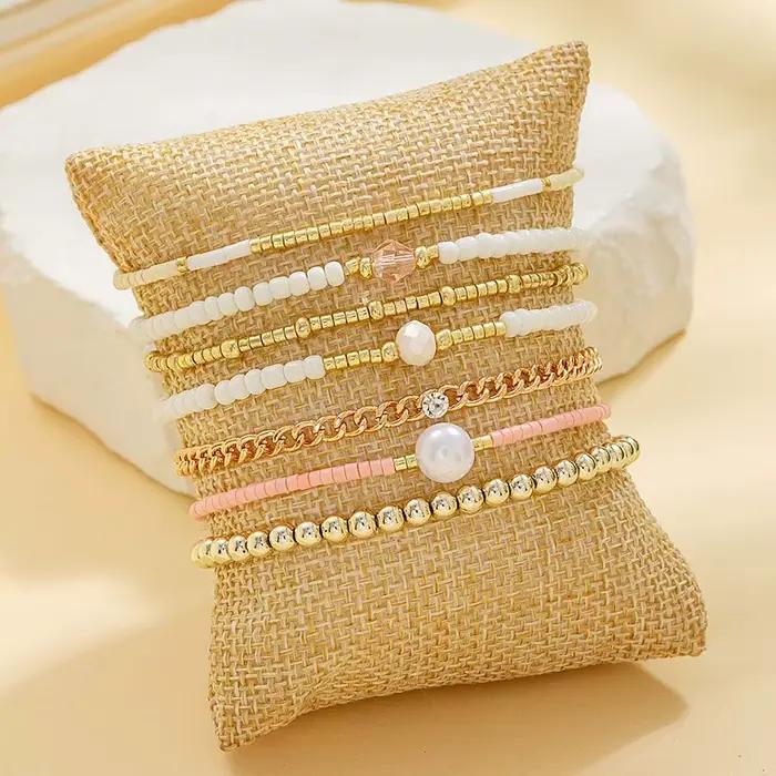 Ensemble de bracelets bohémiens multicouches empilables pour femmes, chaînes de poignet colorées, perles mixtes, style bohème élégant pour occasions spéciales
