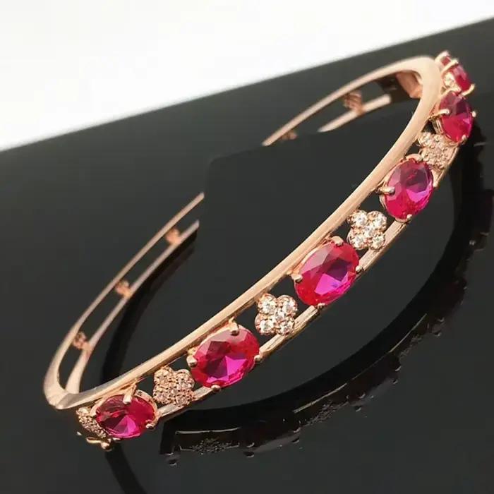 Bracelet de luxe en or violet et fleur de rubis pour femmes