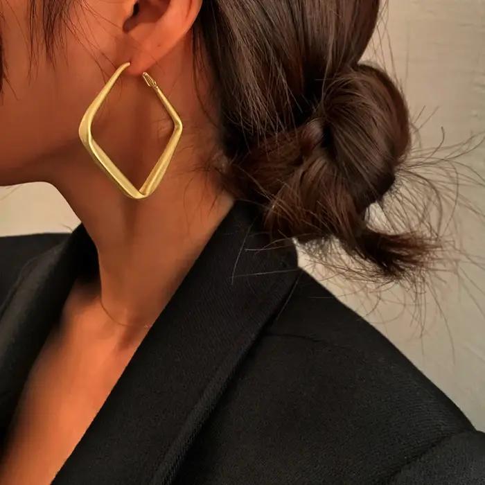 Boucles d'oreilles carrées couleur or pour femmes bijoux exagérés en métal géométrique cercle irrégulier style moderne 2026 occasions spéciales