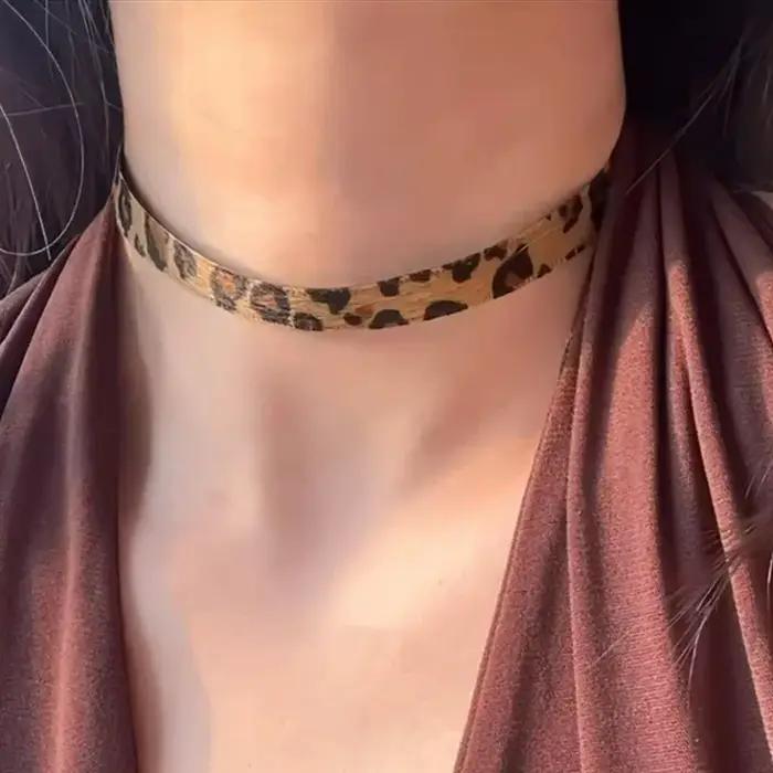 Collier ras du cou léopard en cuir PU