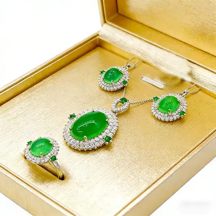 Magnifique ensemble de bijoux en calcédoine verte