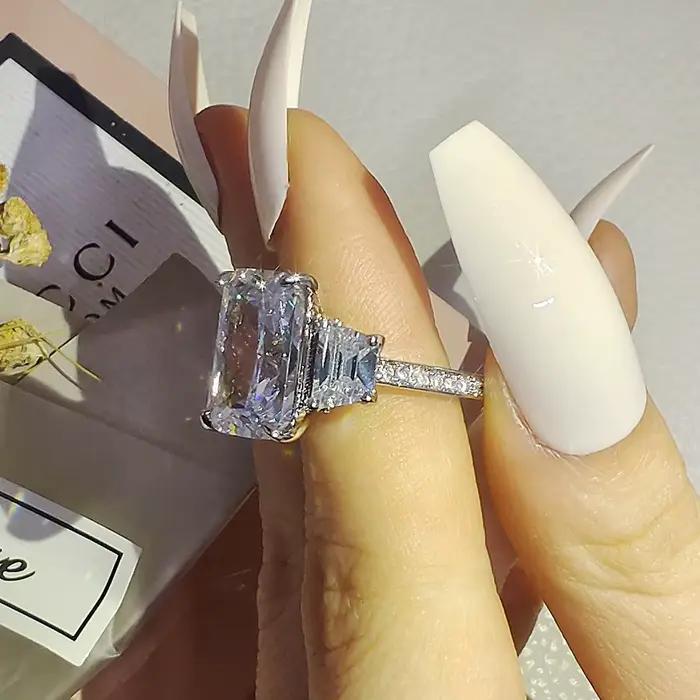 Bague de fiançailles rectangulaire de luxe pour femmes