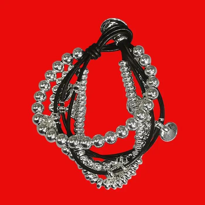 Ensemble de bijoux faits à la main