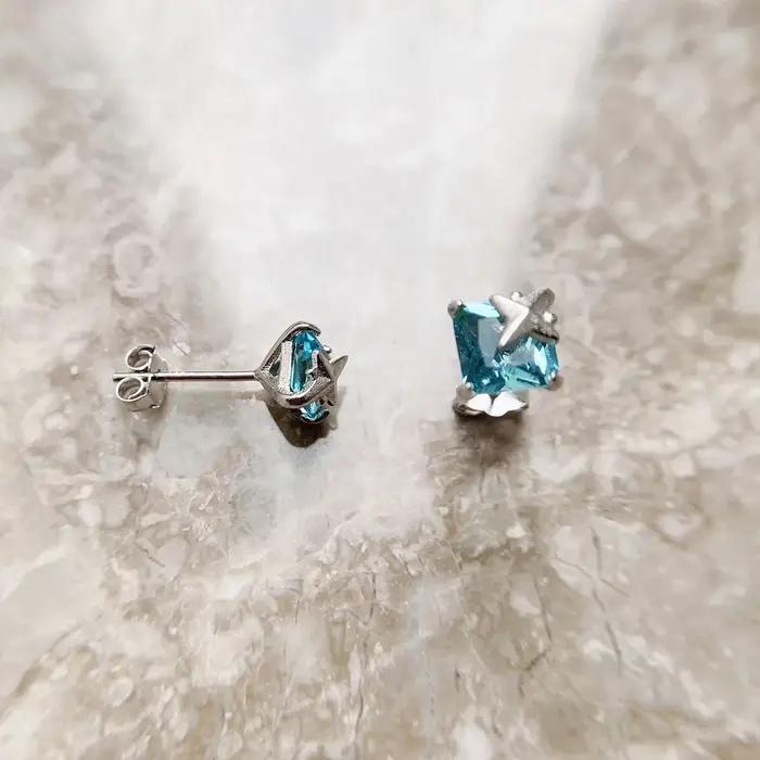 Clous d'oreilles en pierre bleue aigue-marine avec étoile