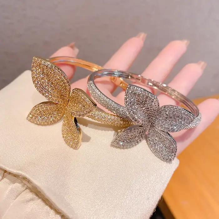 Bracelet Papillon Étoilé en Zircon pour Femme – Accessoire de Bijouterie Tendance pour 2025