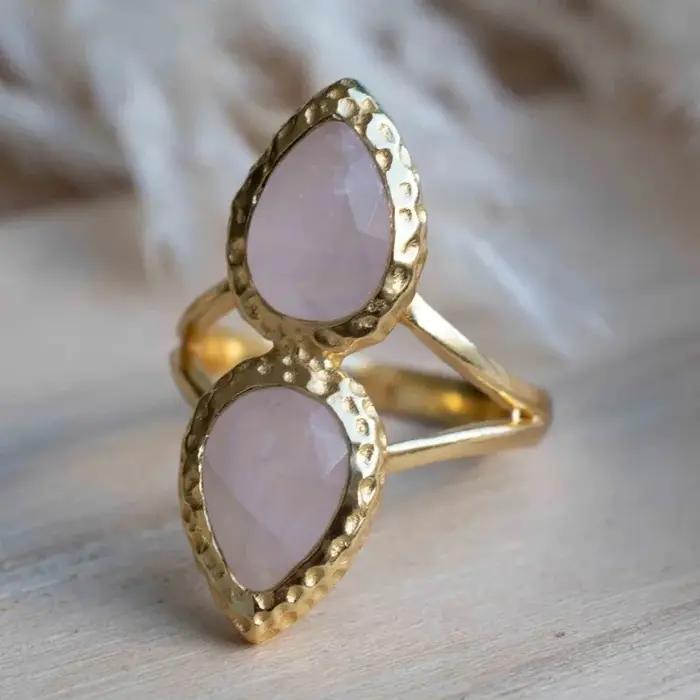 Bague classique pour femme incrustée de pierres roses