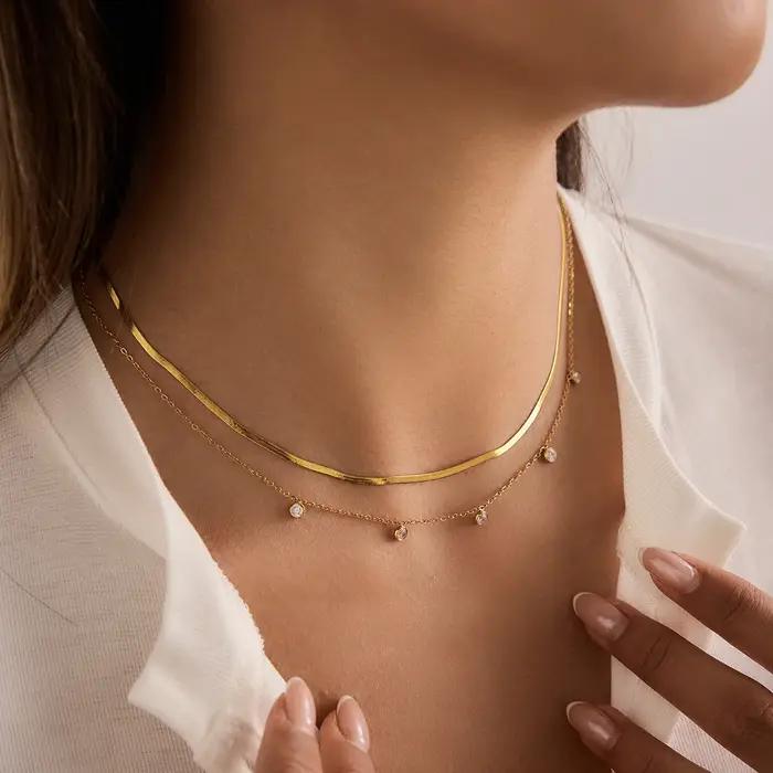 Collier avec pendentif en zircon pour femmes style moderne multicouche plaqué or 18 carats acier inoxydable soirée partie bijoux élégants