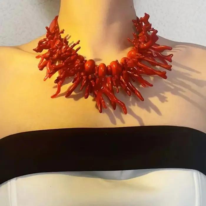 Collier corail irrégulier élégant avec chaîne longueur réglable