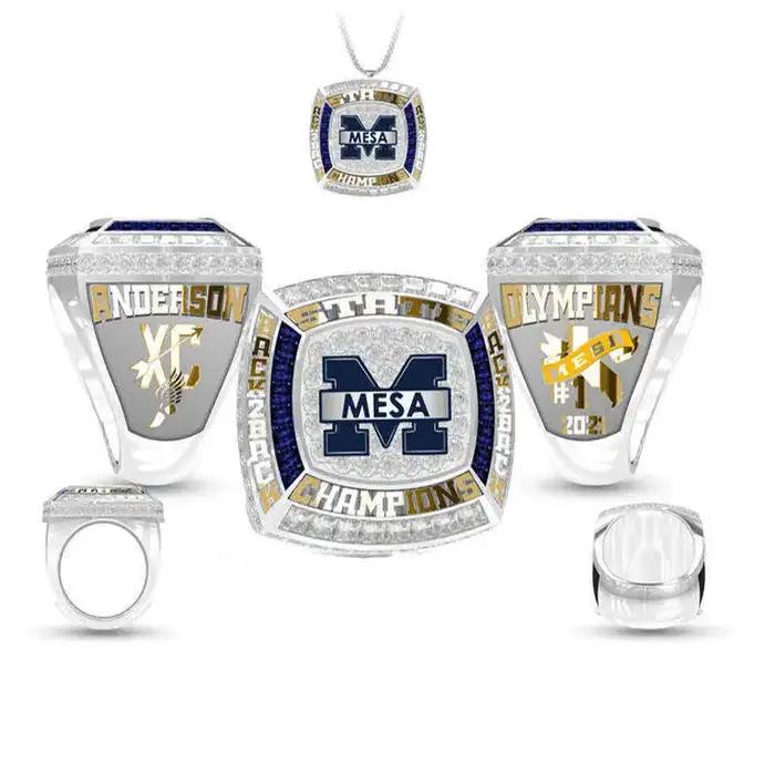 Bague de championnat de conception personnalisée. Personnalisable avec noms et numéros.