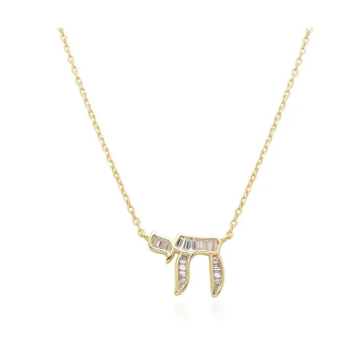 Collier Amulette Chai en Or avec Zircons Scintillants