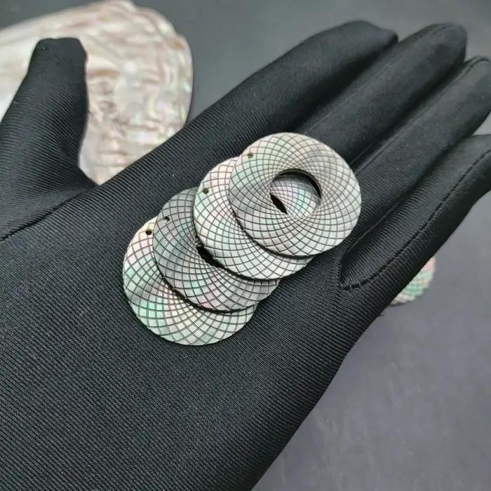 4 pièces 35mm naturel nacre Tahiti sculpté à la main pendentif île tropicale bijoux pour boucles d'oreilles