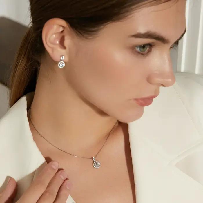 Boucles d'oreilles à clous de luxe en argent sterling serties de moissanite pour femmes occasions spéciales mariage anniversaire