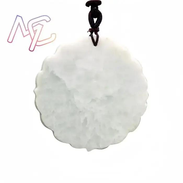 Collier en pierre sculptée naturelle jade solitaire pour femmes occasions spéciales bijou luxueux amulette unique
