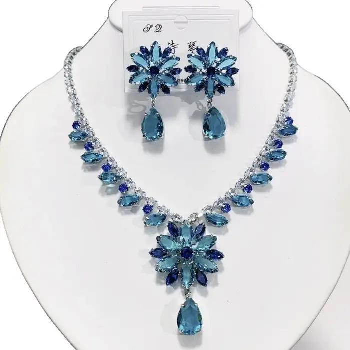 Femmes flocon de neige fleur mode Zircon luxe collier boucles d'oreilles ensemble 2025
