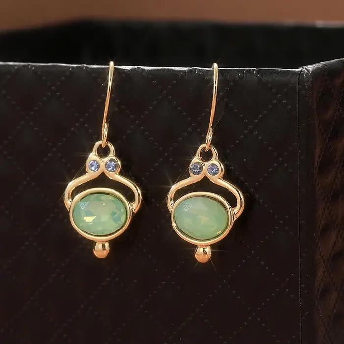 Boucles d'oreilles ovales classiques en or incrusté de pierres vertes pour femmes