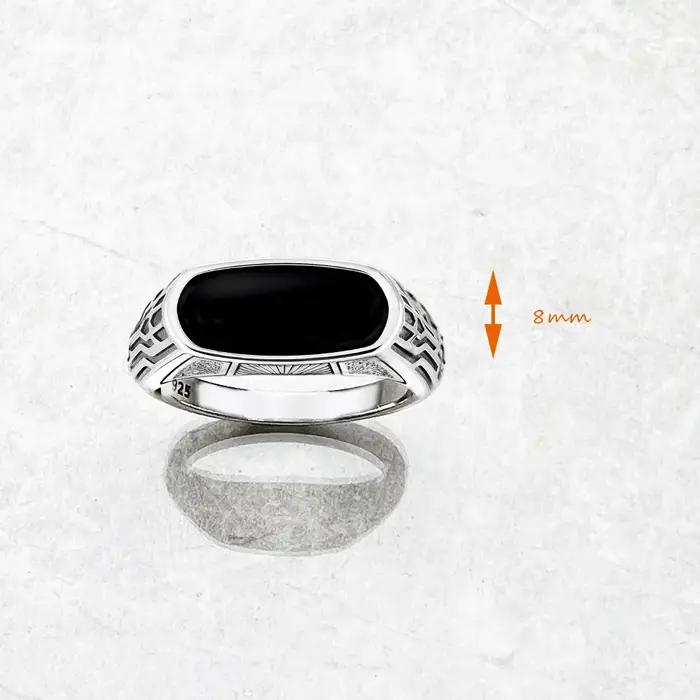 Bague signet de forme ovale en Onyx