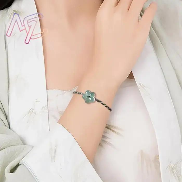 Bracelet à fleurs en jadéite du Myanmar